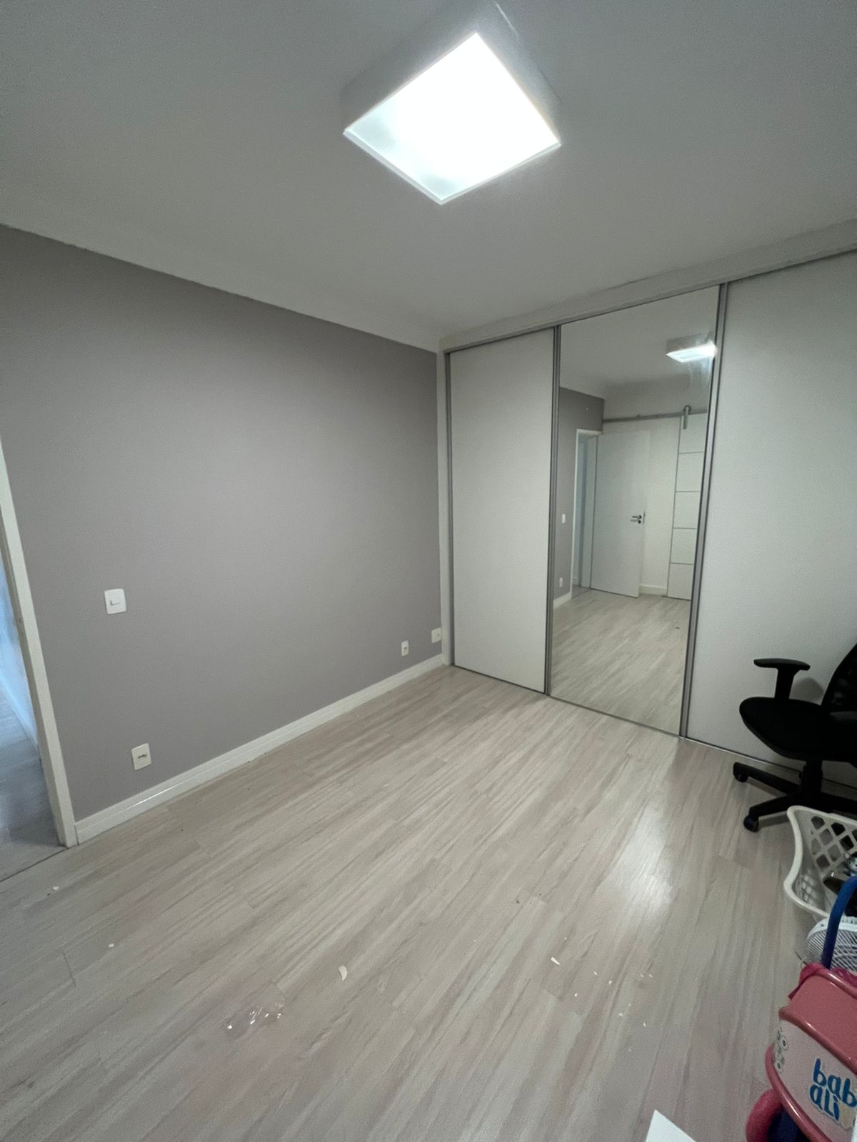 Papel de Parede Linho Riscas Cinza Claro - Imagem 11